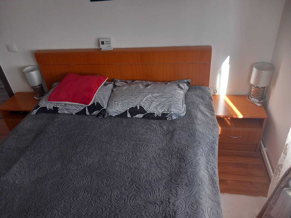 Vand pat matrimonial și comode