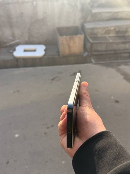 Srochna Iphone  15 pro max 256 gb