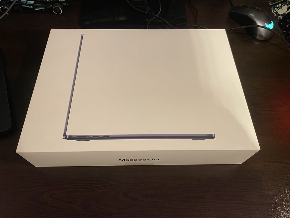 Apple Macbook Air m4 16gb ram 256gb ssd Midnight