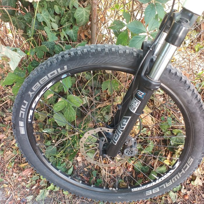 Vând bicicleta cube pro.