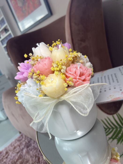 Перфектен подарък за жена букет от свещи изработени ръчно