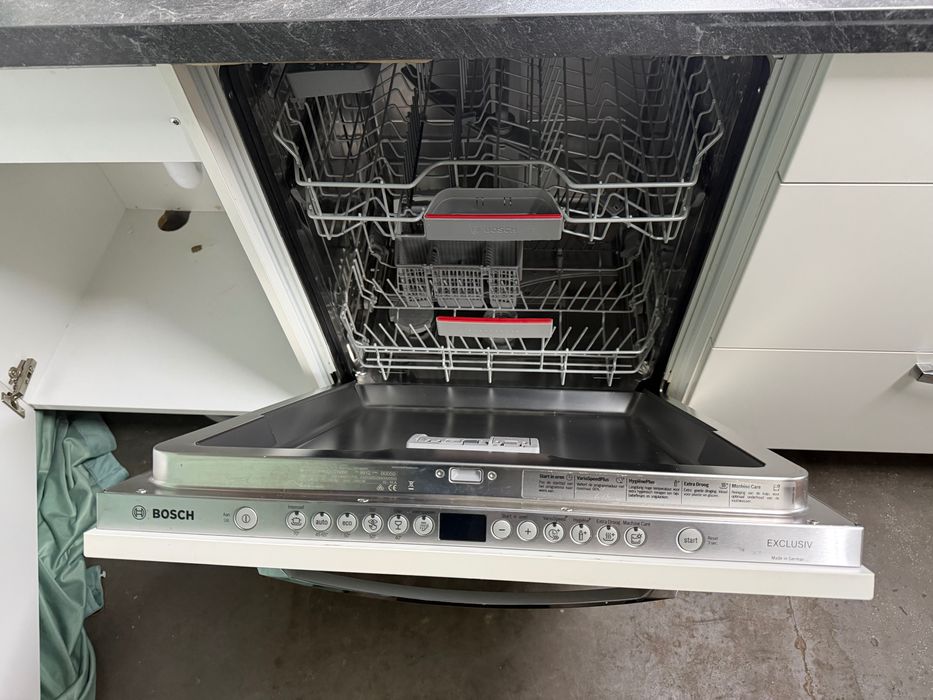 Кухня с вградени уреди