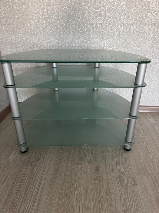 Продаю стеклянную тумбу