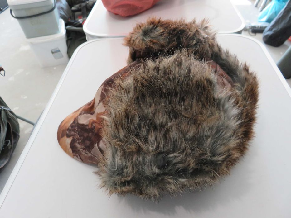 Шапка с воблер Rapala и ушанки Browning