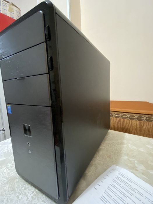 Компьютер(монитор,блок питания,клавиатура,мышка)