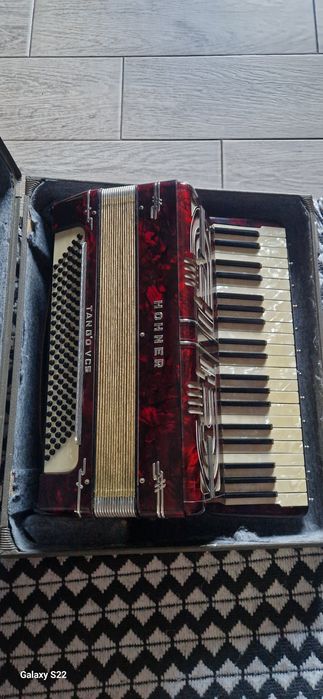 Vand acest hohner rar arata foarte bine