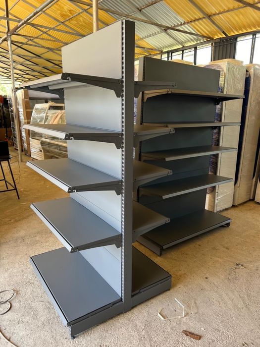 Rafturi metalice de mohaloc pentru magazine alimentare
