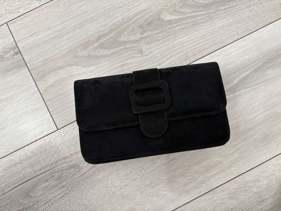 Красива и практична дамска чанта с протмоне и отделение за телефон