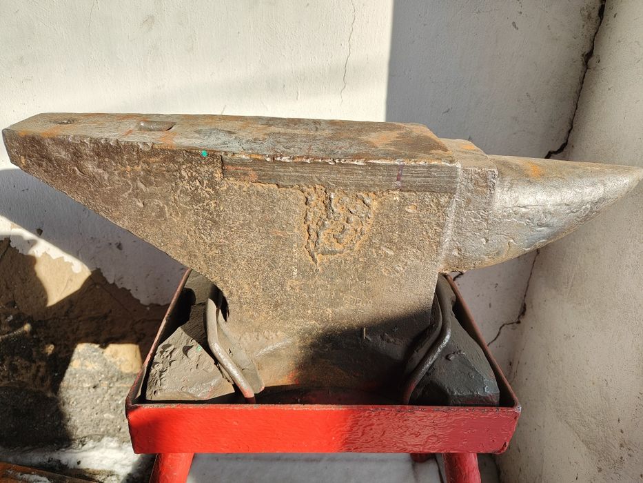 Наковальня со станиной