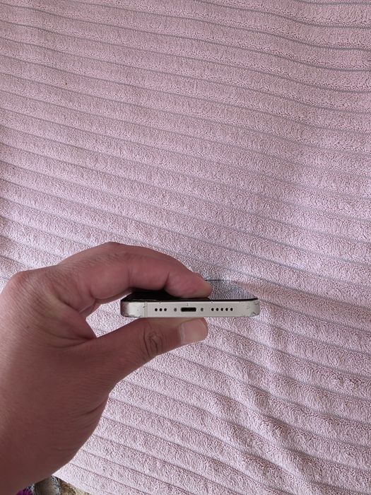 Продам iPhone 13 (Белый, 128 ГБ)