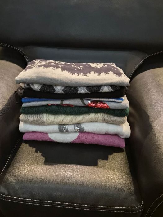 Лот дамски пуловери – различни стилове
