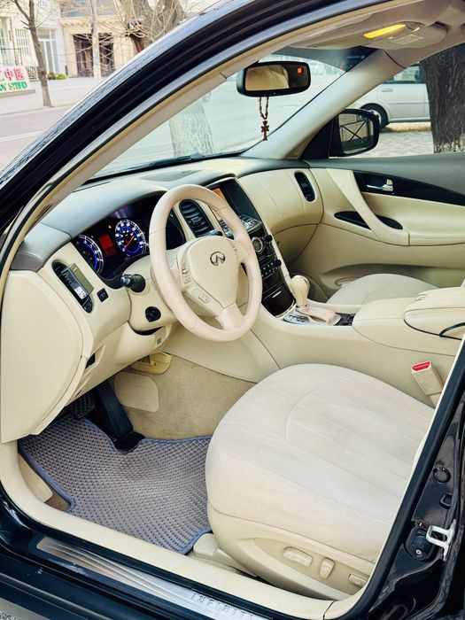 Продаётся своя Infiniti EX35