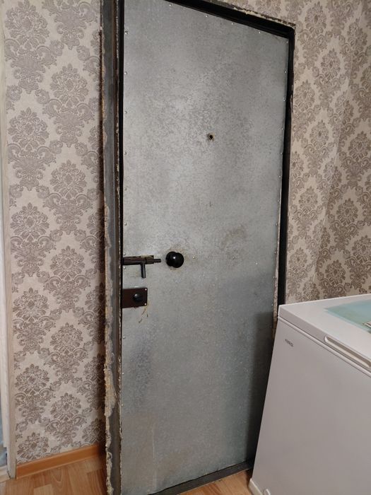 Продам железную дверь