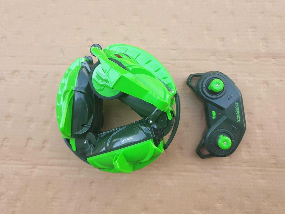 Masina insecta Terrasect cu telecomanda