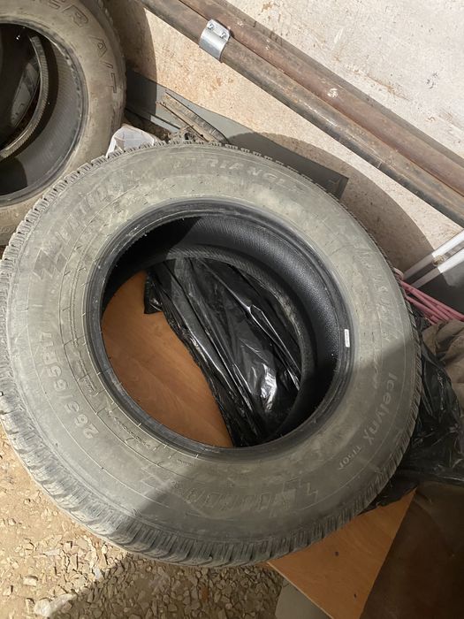 Продам  шины  шипованные  б/у  265/65R17