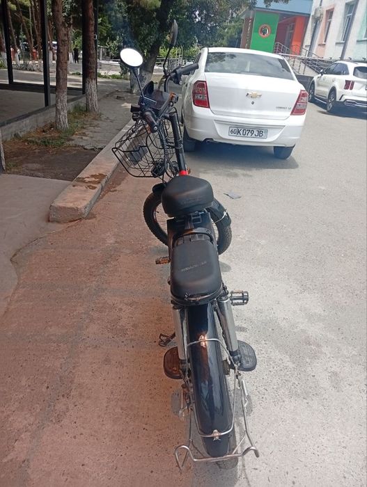Skuter sotiladi holati yaxshi kaskasi ham bor