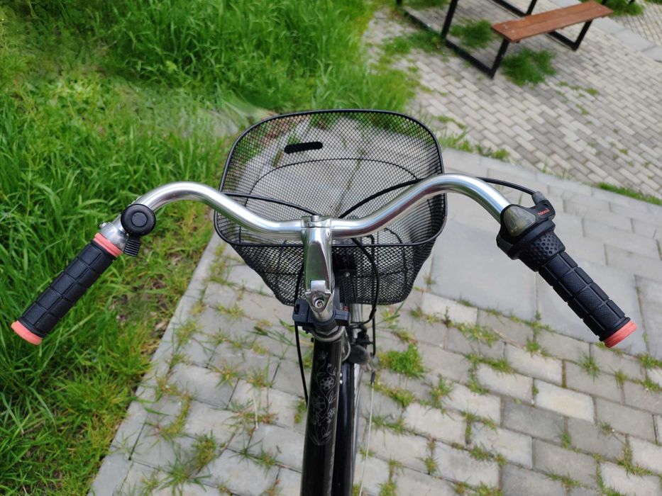 Дамски велосипед с 28-цолови колела