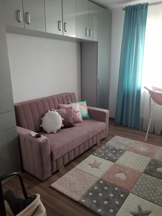 Canapea extensibilă roz - 1500 leis !