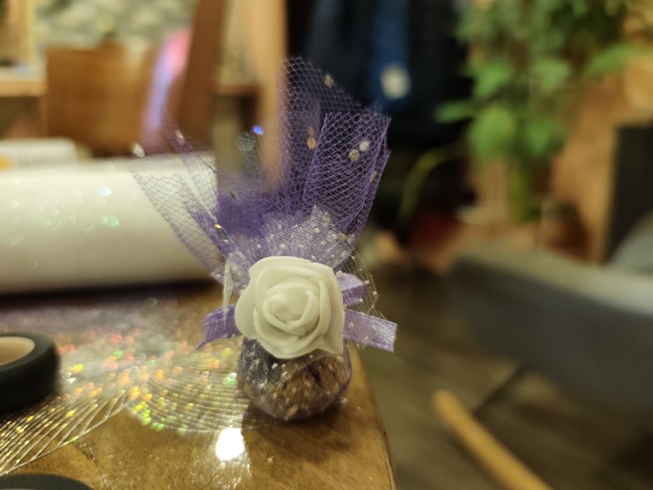 Сватбени късметчета (изработени според темата на сватбата; по желание)