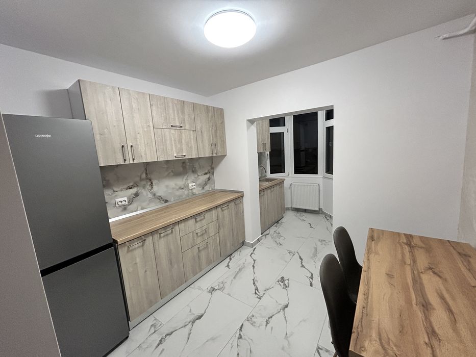 De inchiriat apartament 2 camere decomandat . Recent renovat.