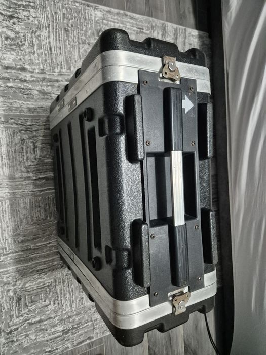 Case /rack aplificatoare 4u