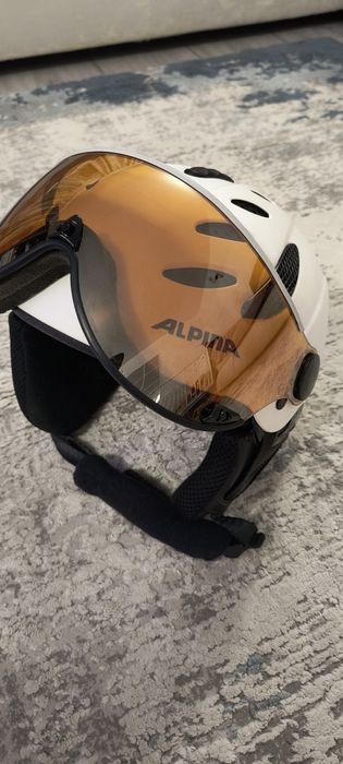 Vând cască testată pentru schi și snowboard