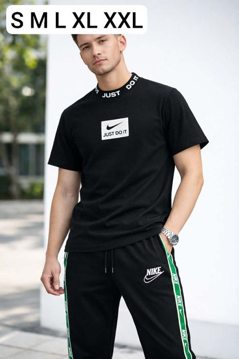 Compleuri bărbați.