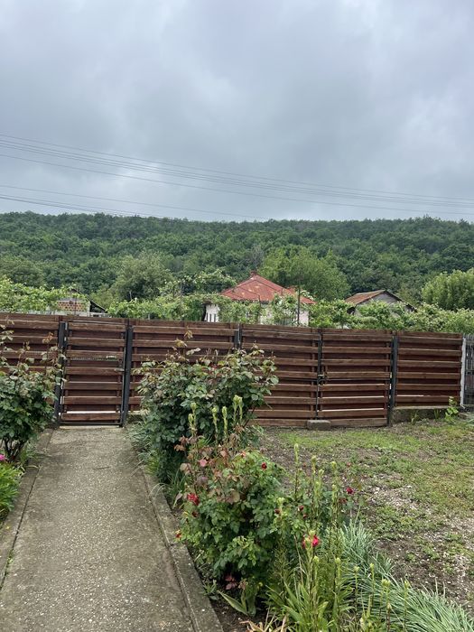 Casa cu doua camere decomandata si foarte spatioasa