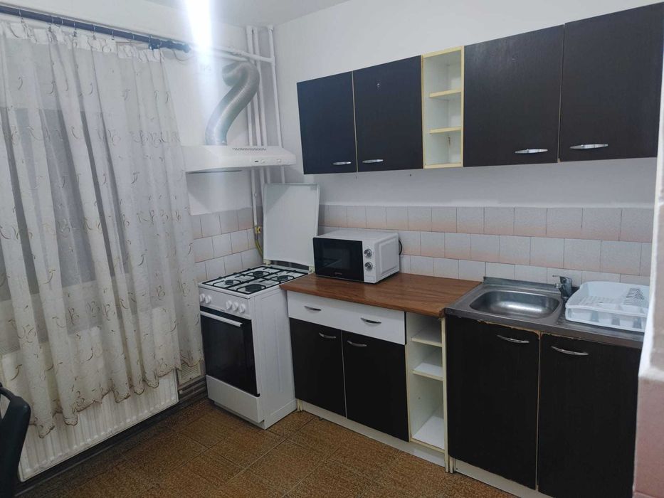 Inchiriez apartament 2 camere parter cartier CFR