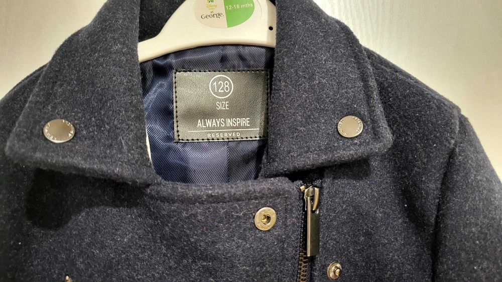 Продавам детски кокетни якенца