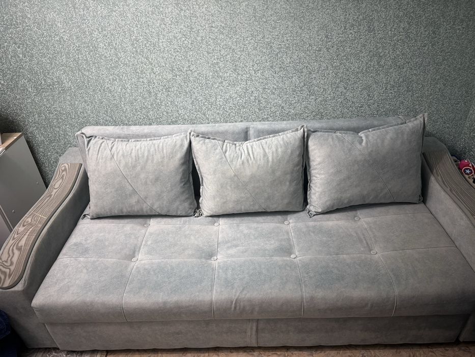 Срочно продам диван