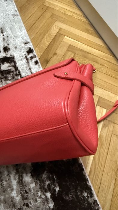 Brit mediu Laura Maxim