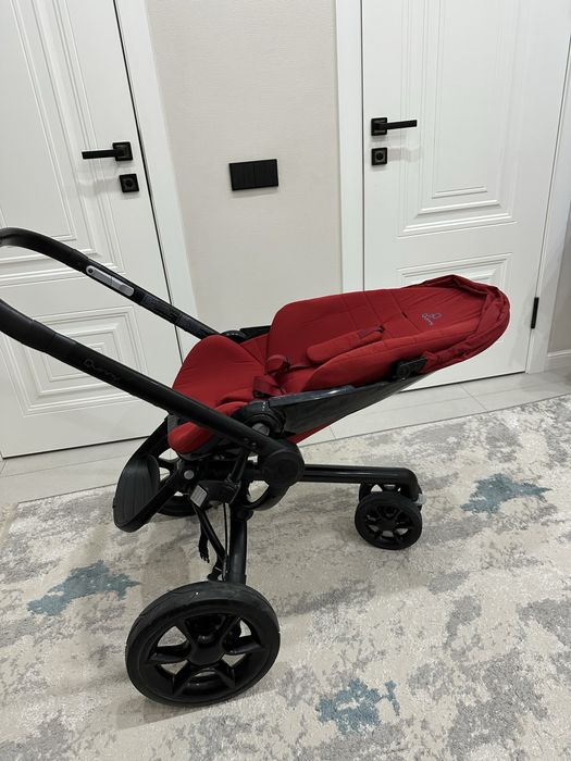Продам детскую коляску Quinny Moodd