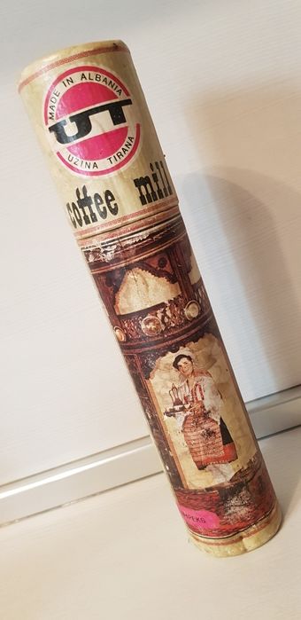 Старинна механична мелничка за кафе и подправки