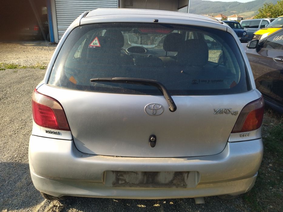 Тойота ярис 1.3 на части