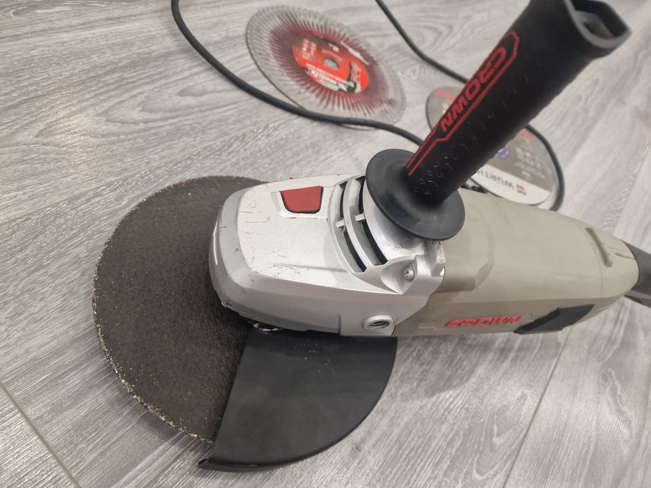 Болгарка фирмы Crown