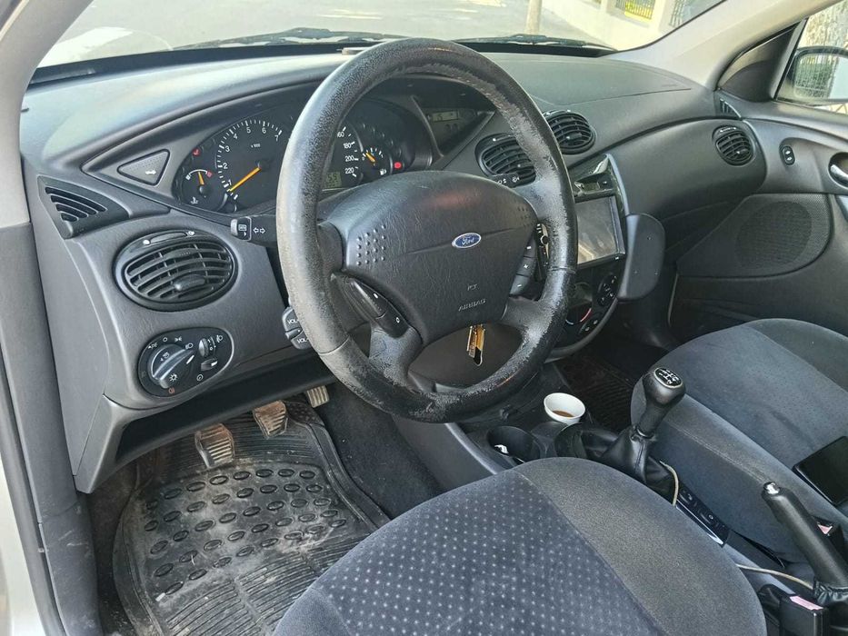 Vând Focus Ghia Benzină