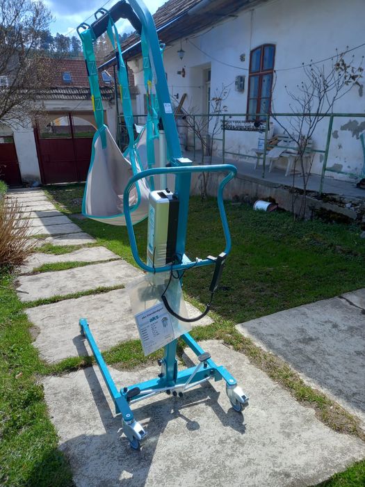 Lift macara persoane cu dizabilități