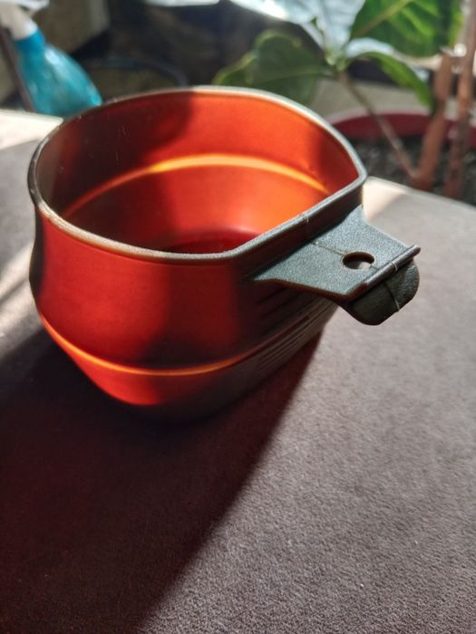 Термостойкий стакан и огниво.