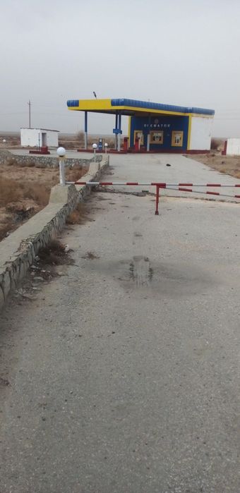 Zapravka Ayoqsh sotiladi