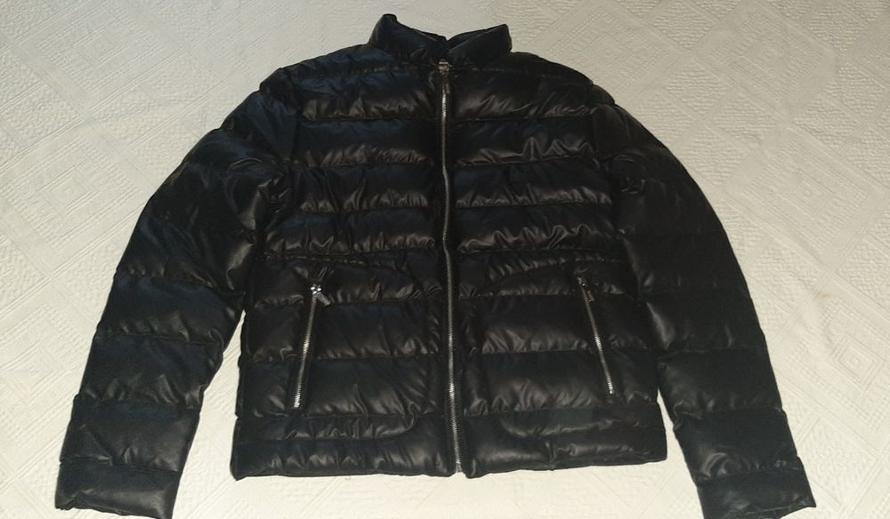 Geaca noua fara eticheta,marimea S, de culoare neagra