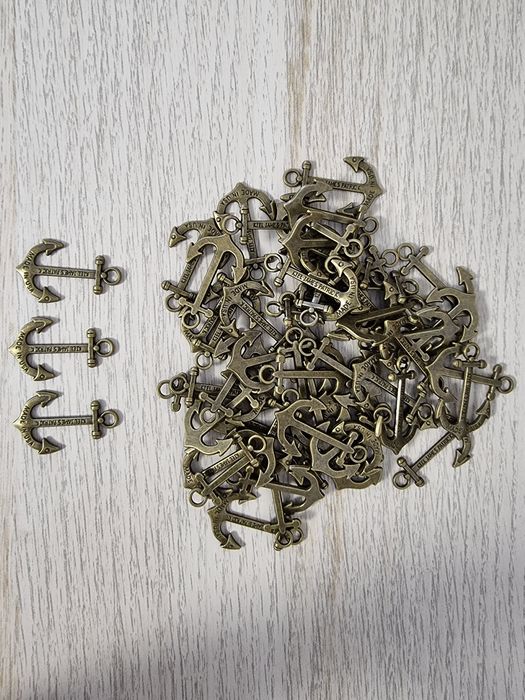 Accesorii bratari, pandante