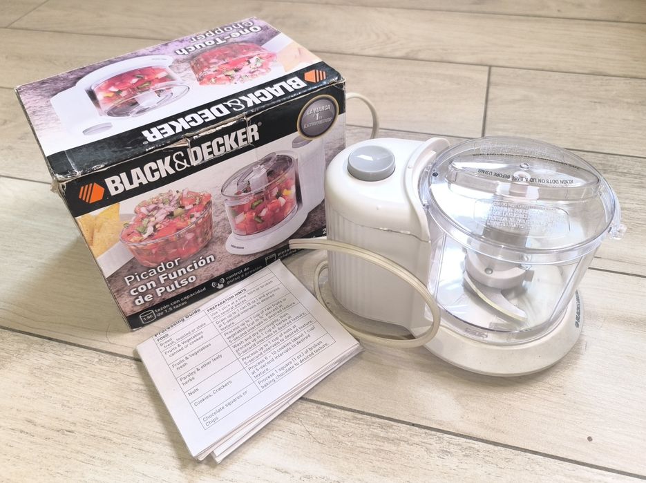 Электрический чоппер Black&Decker HC306