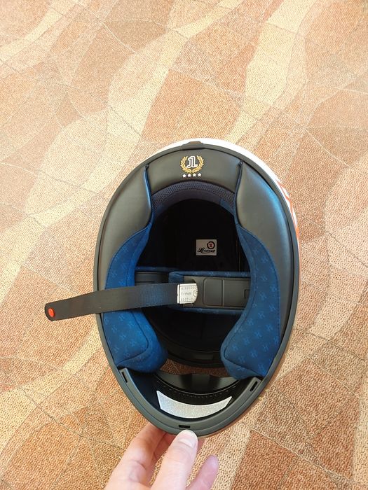 Продам мотошлем HJC