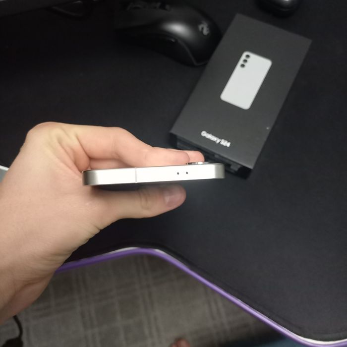 Samsung s24,хороший.