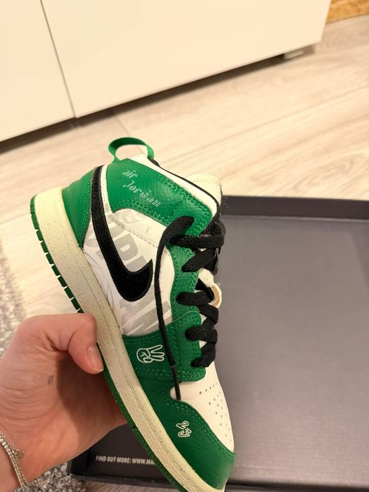 Jordan 1 mid SE 33,5