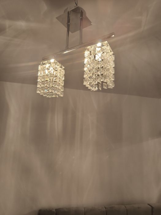 Vind dulap+ două lustre