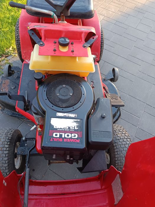 Tractoras tuns iarba
