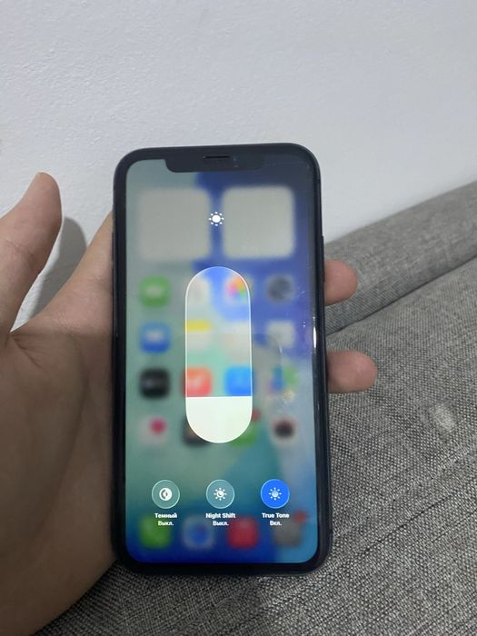 Айфон 11  емкость 100