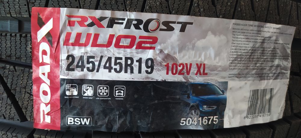 245/45R19 Roadx WU02